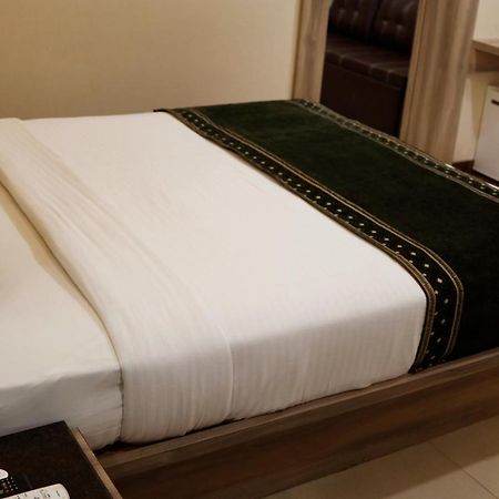 The Myriad Hotel บาห์ยันดาร์ ภายนอก รูปภาพ