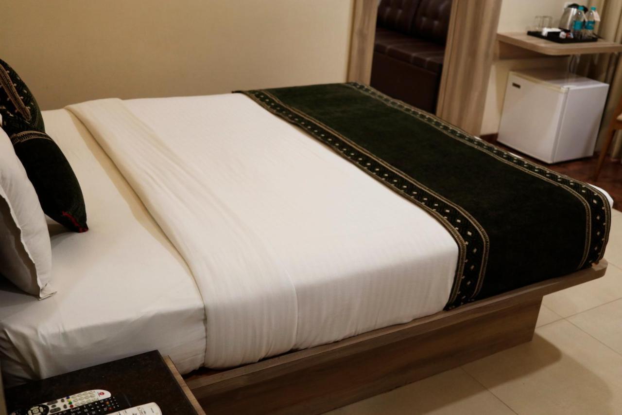 The Myriad Hotel บาห์ยันดาร์ ภายนอก รูปภาพ