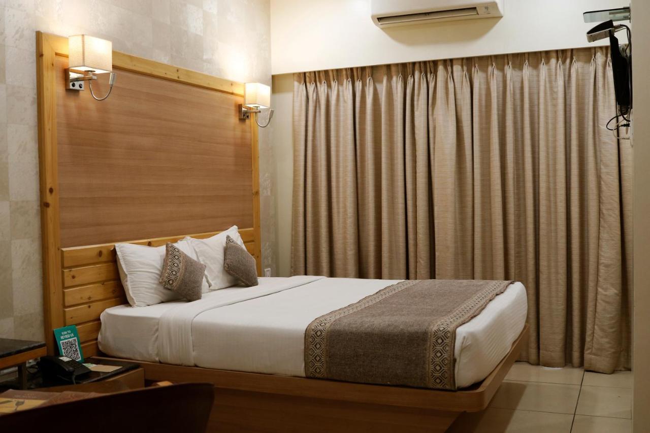 The Myriad Hotel บาห์ยันดาร์ ภายนอก รูปภาพ