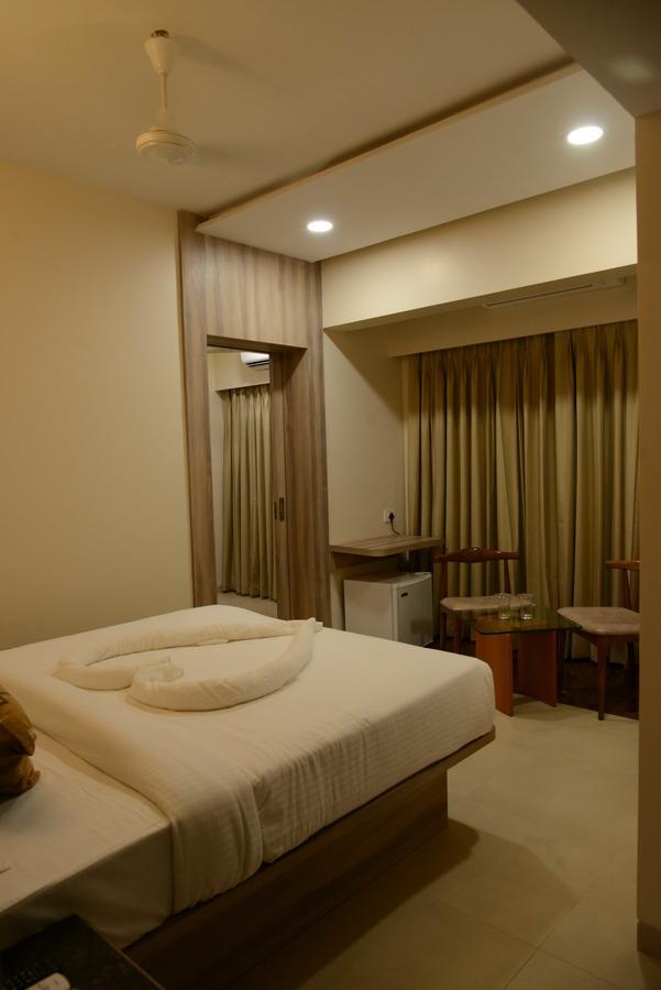 The Myriad Hotel บาห์ยันดาร์ ภายนอก รูปภาพ